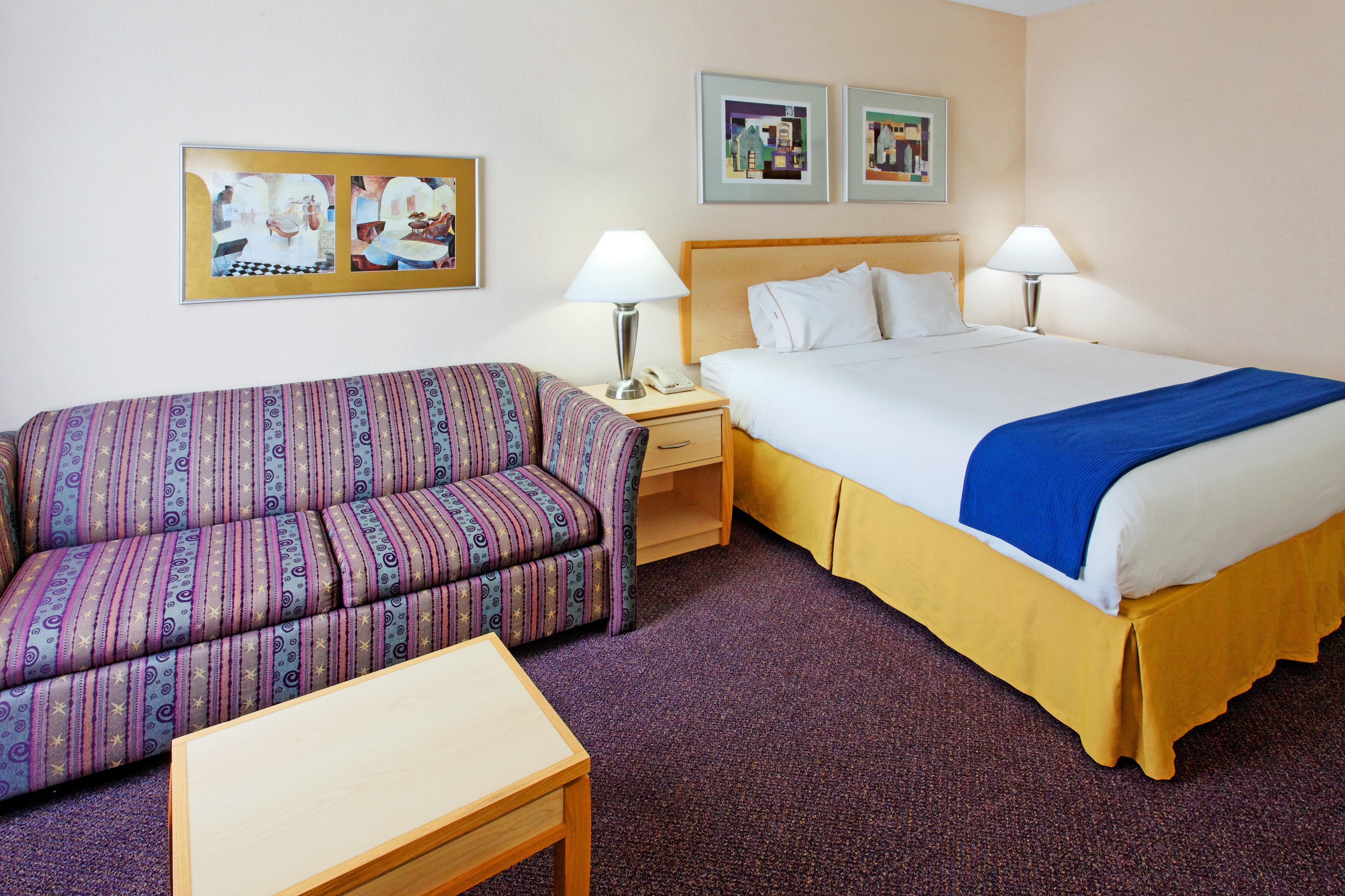 Holiday Inn Express Hotel & Suites San Antonio - Rivercenter Area By Ihg Exterior photo