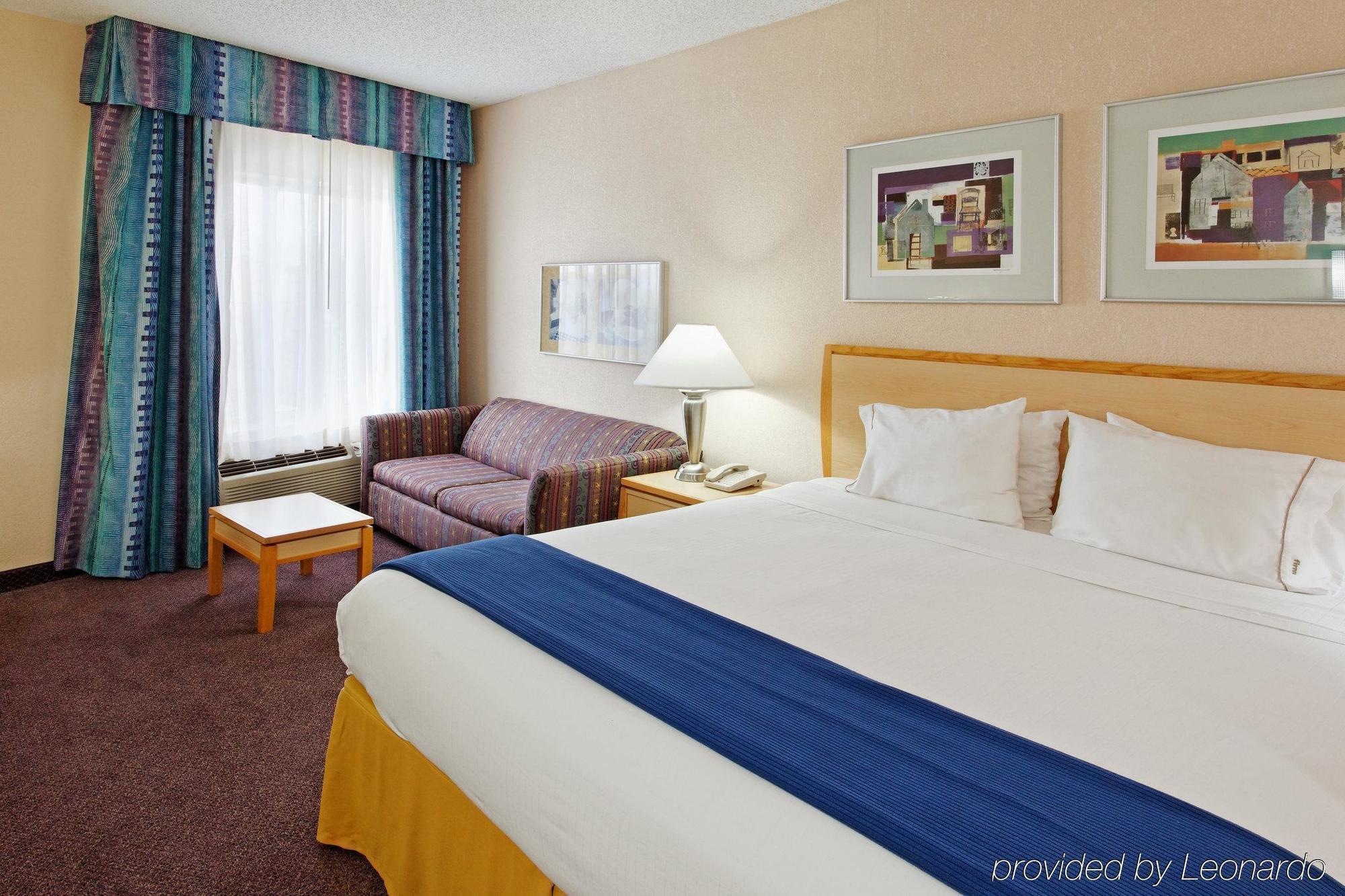 Holiday Inn Express Hotel & Suites San Antonio - Rivercenter Area By Ihg Room photo