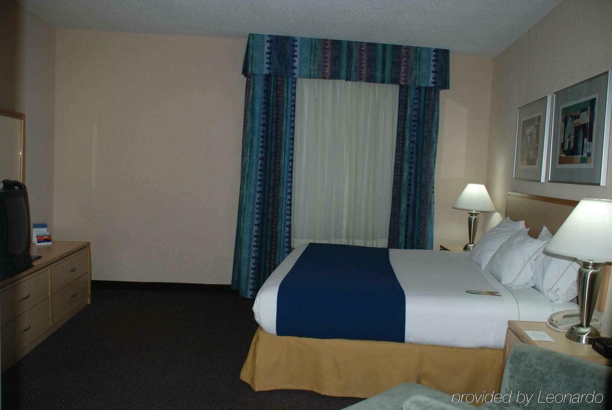 Holiday Inn Express Hotel & Suites San Antonio - Rivercenter Area By Ihg Room photo